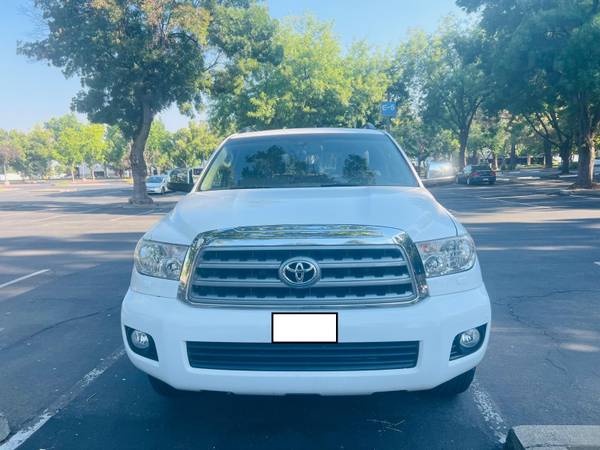 2016 Toyota Sequoia - Edición Limitada - ~131 mil millas - $25,000 (Folsom, CA)63619189406467123