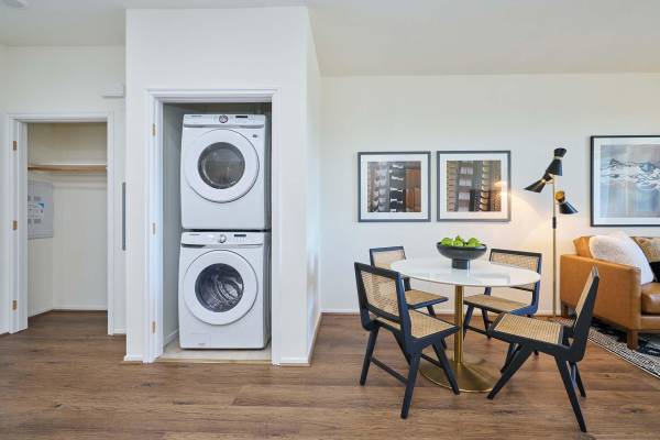 $3,319 / 2br - 1112ft2 - Acceso Fácil a Autopistas, Casa Club, Balcón o Patio63800254007297122