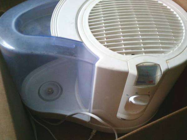 White Westinghouse Humidifier / Air Filter 1