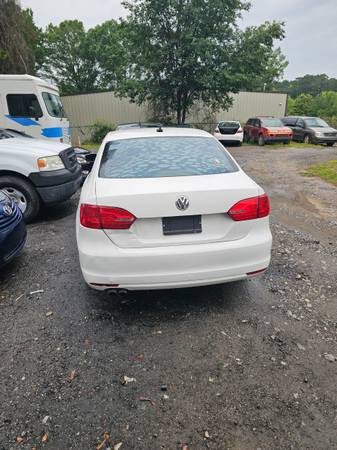 2012 Volkswagen Jetta Se 2.5S  - 180K Miles - $3,300 (Fayetteville)63620301891715122
