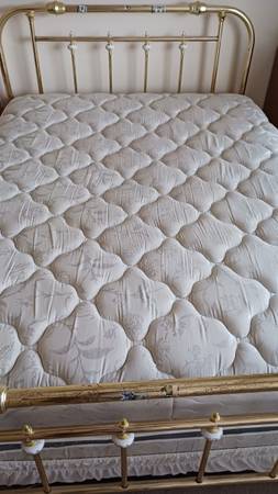 Queen size bed $100 1