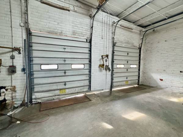 $7,000 / 27800ft2 - 27,800 SF Warehouse (High Point)64027273254146123