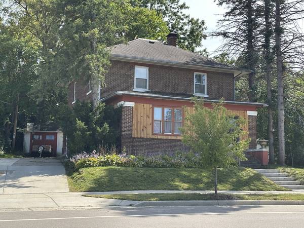 $1050.00 / 2br - 700ft2 - Upper level unit of large house63882117371011120