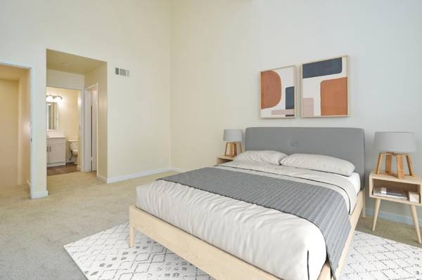$3,909 / 2br - 1230ft2 - Five Tennis Courts, Cable Ready, Business Center (22219 Summit Vue Lane, Woodland Hills, CA)63876483612545123