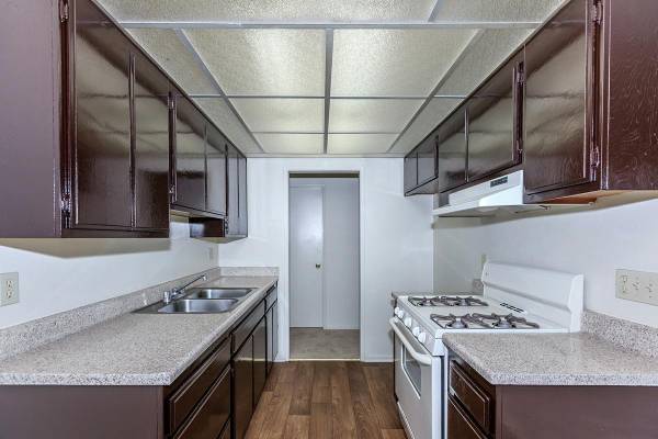 $1,915 / 500ft2 - A Must See, Four Swimming Pools, Two Soothing Spas63800280392577124