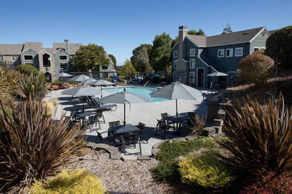 $2,799 / 2br - Vaulted Ceilings, In unit Washer- Dryer, Minutes to Great Shopping an (richmond / point / annex)63845956664961120