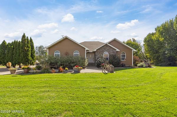 $815,000 / 5br - 3492ft2 - One-of-a-kind 3,492 +/- SF custom-built home. (Teiton)64319760265218120