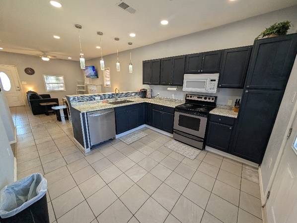 $2600.00 / 3br - 1151ft2 - Newly Remodeled All Inclusive Furnished 3 Bed63622616265219122