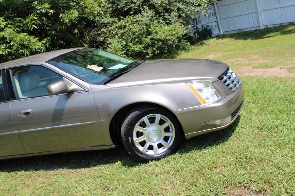 2011 Cadillac DTS....NON-SMoker, Super clean - $5,881 (Charlotte)63613482588161123