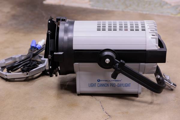 Intellytech Light Cannon Pro daylight fresnel 1