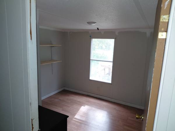 $400 / 3br - 1 small bedroom for rent in Ravenel (Ravenel)64016108448514121