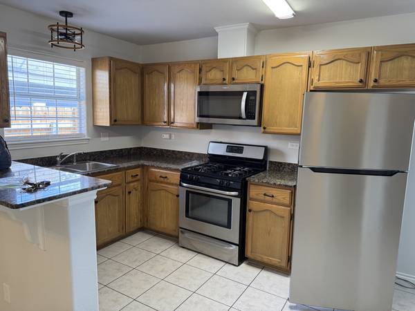 $1700.00 / 3br - 1160ft2 - Modern new feel backs up to elementary school!63662018826371123