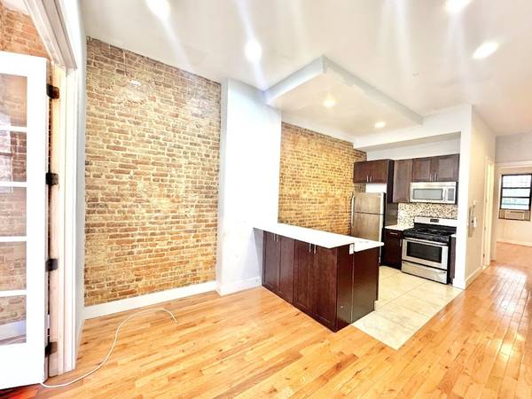 $1,250 / 3br - Rooms available in 3br/1ba - Backyard - ASAP move in! (Crown Heights (84 Rogers ave.)63912047480451122