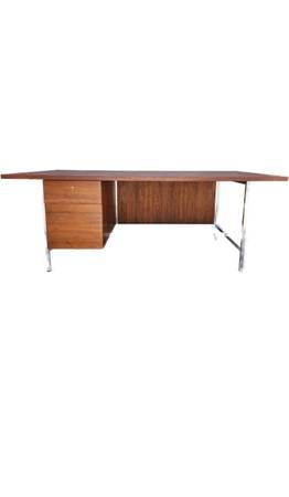 1960s Florence Knoll Large Executive Desk in Walnut and Chromed Steel 1