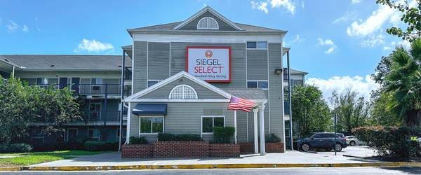 $365 Studio, Servicios Públicos Gratuitos, Programa de Recompensas Siegel (1656 Wells Rd, Orange Park, FL)64005271801730123