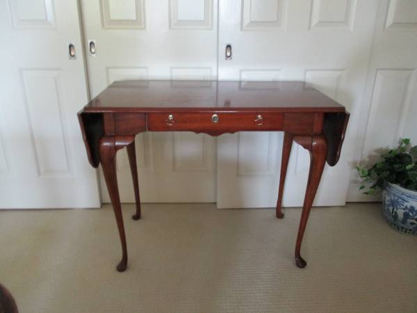 Table Queen Anne legs w/drop leaf 1