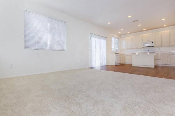 $3,815 / 3br - 1545ft2 - Large Walk-In Closets, Close to Shopping, Dining and Entertainment63952932081794120