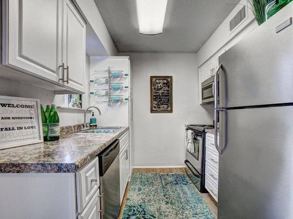 $1,085 / 1br - 568ft2 - Yoga Studio, On-Site Maintenance, Private Patio/Balcony, Storage Space63674947416449120