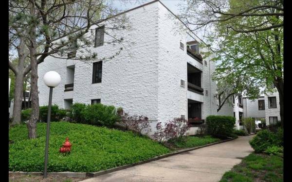 $1,200 / 2br - 1450ft2 - Creating a warm and welcoming atmosphere (Arlington Heights)63918413222275124