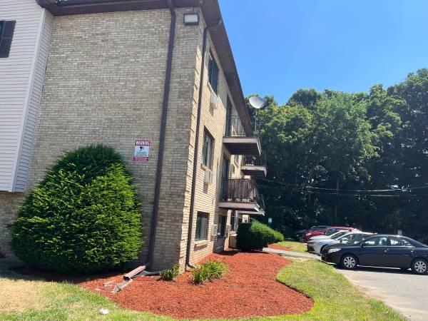 $1,990 / 2br - Calefacción incluida / Río Merrimack/Piscina ($1990) (Lowell)63996693116675121