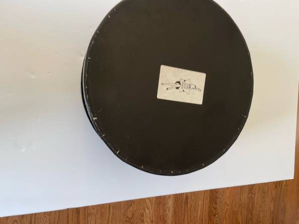 woman’s hat and hat box 1