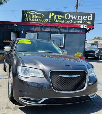 2017 Chrysler 300C - $10,99563624731724929123