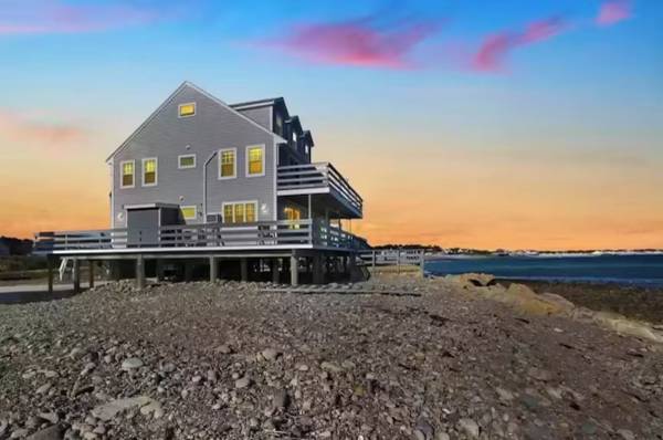 $1 / 5br - Premier Oceanfront house, steps to the beach! (Scituate, MA)63892102275202123