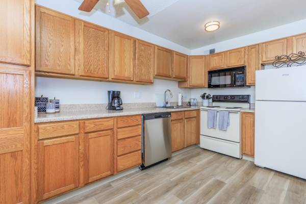 $1,025 / 1br - 750ft2 - 2 bed/ 1bath upstairs with balcony, tour today & reserve (Tucson)63674996450179120