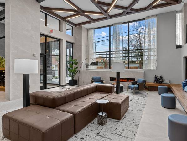 $2,120 / 1br - 531ft2 - Monthly Parking Available! Controlled Access Garage in Capitol Hill! (Capitol Hill)64031312640129120