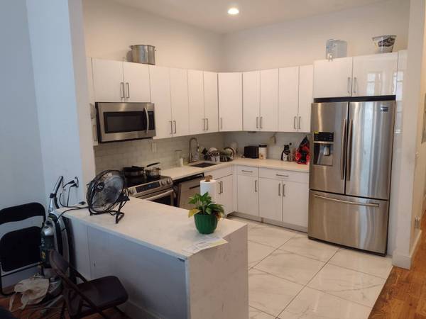 $1,550 $1550 1BR available in big 3BR apt in Bushwick (Bushwick)63854480417155120