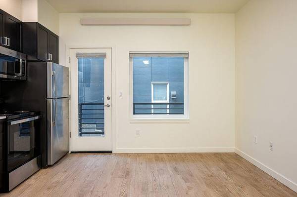 $1,200 / 320ft2 - Variety of Dining, Shopping, and Entertainment Destinations (Piedmont-Woodlawn)63820763002881122