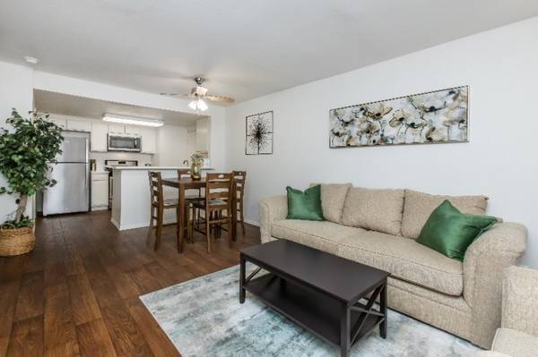 $2,209 / 1br - 624ft2 - 1/BD, Located in Santa Clarita, Garages Available (Santa Clarita)63662653647745122