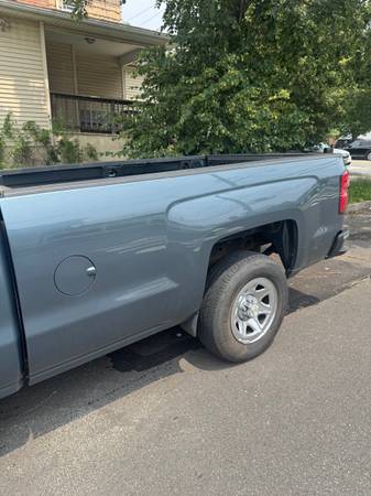 2014 chevrolet Silverado 2puertas 8ft cama sin óxido - $7,100 (Staten island)63618012724865124
