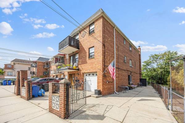 $1,800,000 / 8br - 3100ft2 - Fully Renovated Corner Brick 3 Family w/ Garage in Middle Village! (Middle Village)63874850684547121