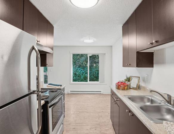 $1,495 / 2br - FREE HALF MO. - Retro Style Counter, On-Site Management, Pets Welcome (Halsey & I-84)63999315603331121