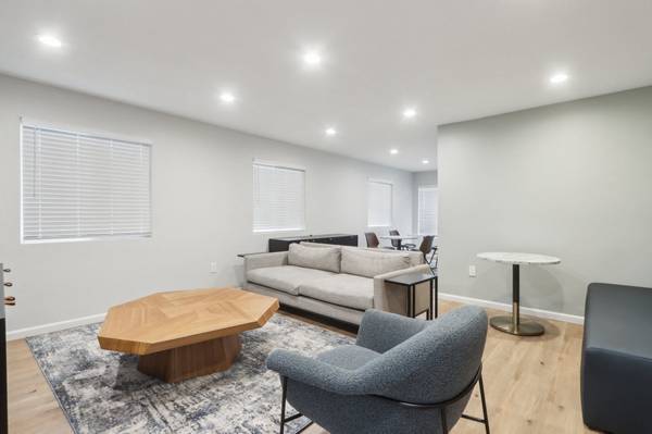 *Microwave, Controlled access, 1 BD 1