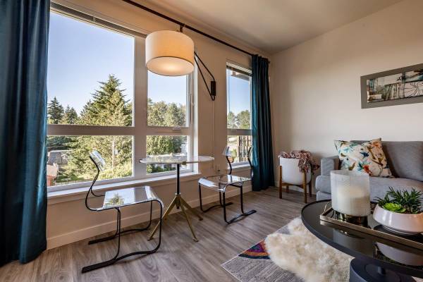 $1,906 / 1br - 745ft2 - Bike Lockers, Large Extended Closets, Now Showing (Cascade)63808131378947122