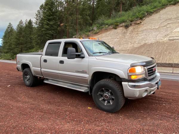 ¡Impresionante camión! - GMC Sierra Crew Cab 2005, 4x4 Duramax - $15,500 (Eugene)63470222139265124