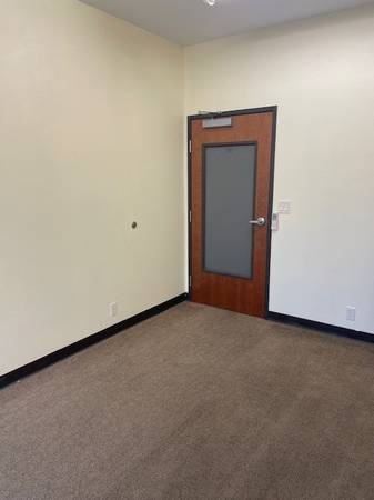 $690 / 220ft2 - Downtown Professional Office - opening widnows (sebastopol)63928543940994122