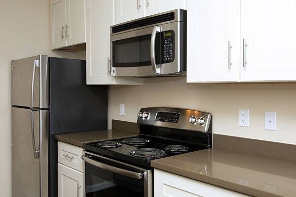 $4,450 / 2br - 960ft2 - Professional On Site Maintenance, Pet Friendly (foster city)63668011631747123