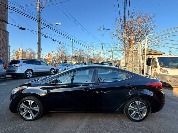 2014 Hyundai Elantra SPORT de 6 velocidades - $5,300 (Brooklyn)63614927764995123