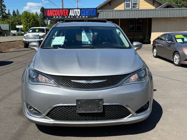 2017 Chrysler Pacifica//beautiful van for a great price - $6,999 (CLEAN TITLE // AMAZING DEAL!!BEST PRICES IN TOWN GUARANTEED)63618484075649121