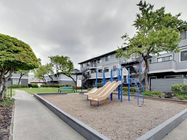 $2,685 / 2br - 885ft2 - STORAGE SPACE, 24-Hour State-of-the-Art Fitness Center, DISHWASHER (san leandro)63852073461249124