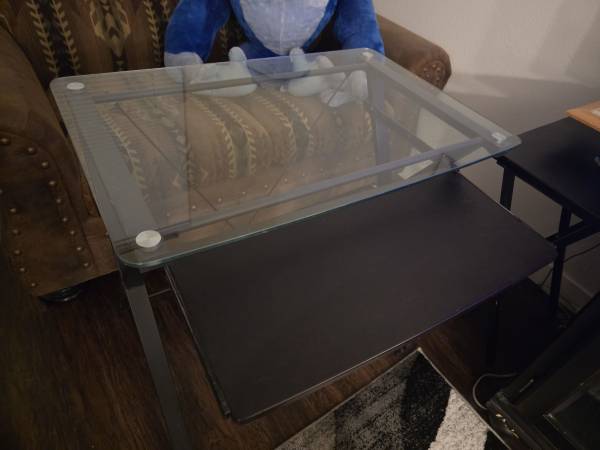 Computer Desk with Slide out Keyboard 1