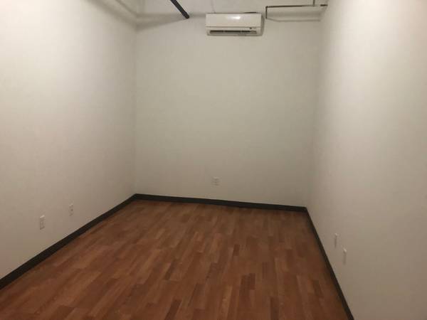 $1,000 / 268ft2 - Estudios y oficinas en alquiler – Espacios de trabajo creativos disponibles 🎨 (East Williamsburg)63689626838915124