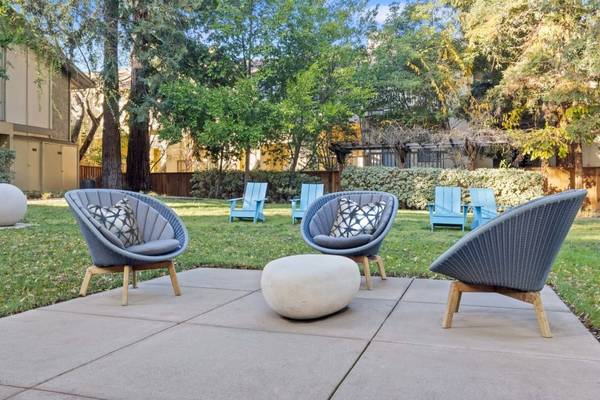 $3,323 / 2br - 1020ft2 - On-Site Management & Maintenance, Package Lockers, 2bd (santa clara)63845957110785121