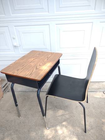 Student study desk and chair set--great condition clean 1