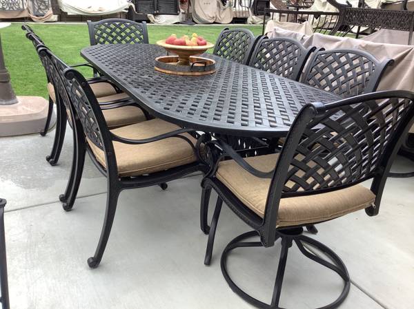 Luxury Patio Darlee 9 PC Outdoor dining set 1