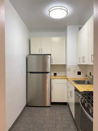$1,775 / 527ft2 - Large Sunny Quiet Top Floor Studio (Cleveland Park Metro)64040195207939124