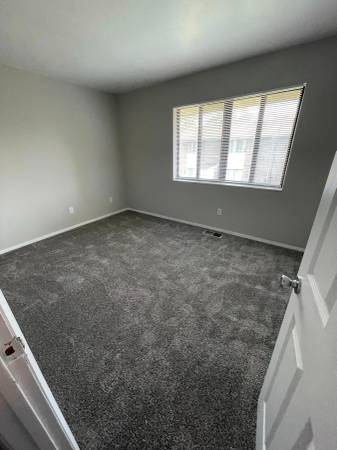 $1,202 / 2br - 960ft2 - 2 BEDROOM TOWNHOME WITH WASHER AND DRYER HOOKUPS (3010 SIMCOE DRIVE)63953482691330122